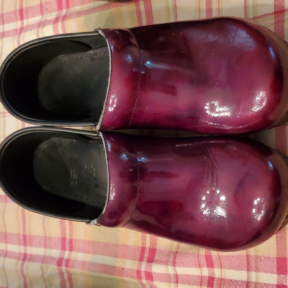 Dansko Ruby Red size 40